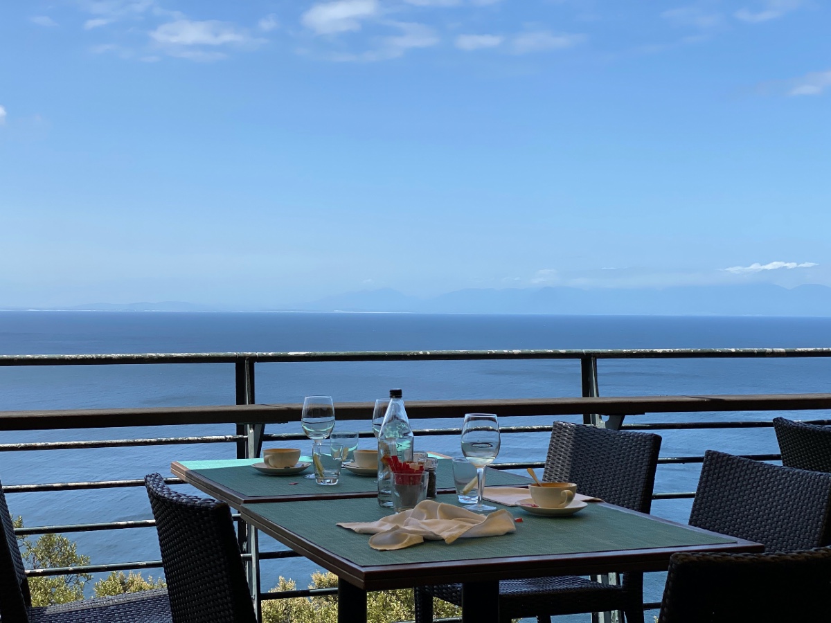 restaurant setting overlooking the Cape Peninsula